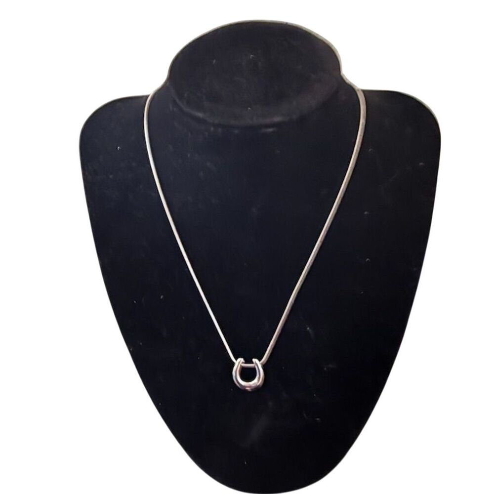 Silver U-Shaped Pendant Necklace 17"